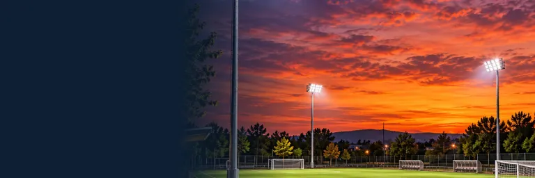 Iluminación LED en un campo de fútbol