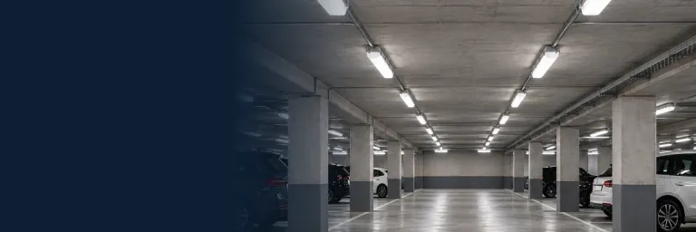 Regletas LED estancas en un aparcamiento